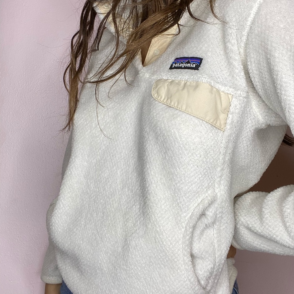White and yellow Patagonia fleece pull over